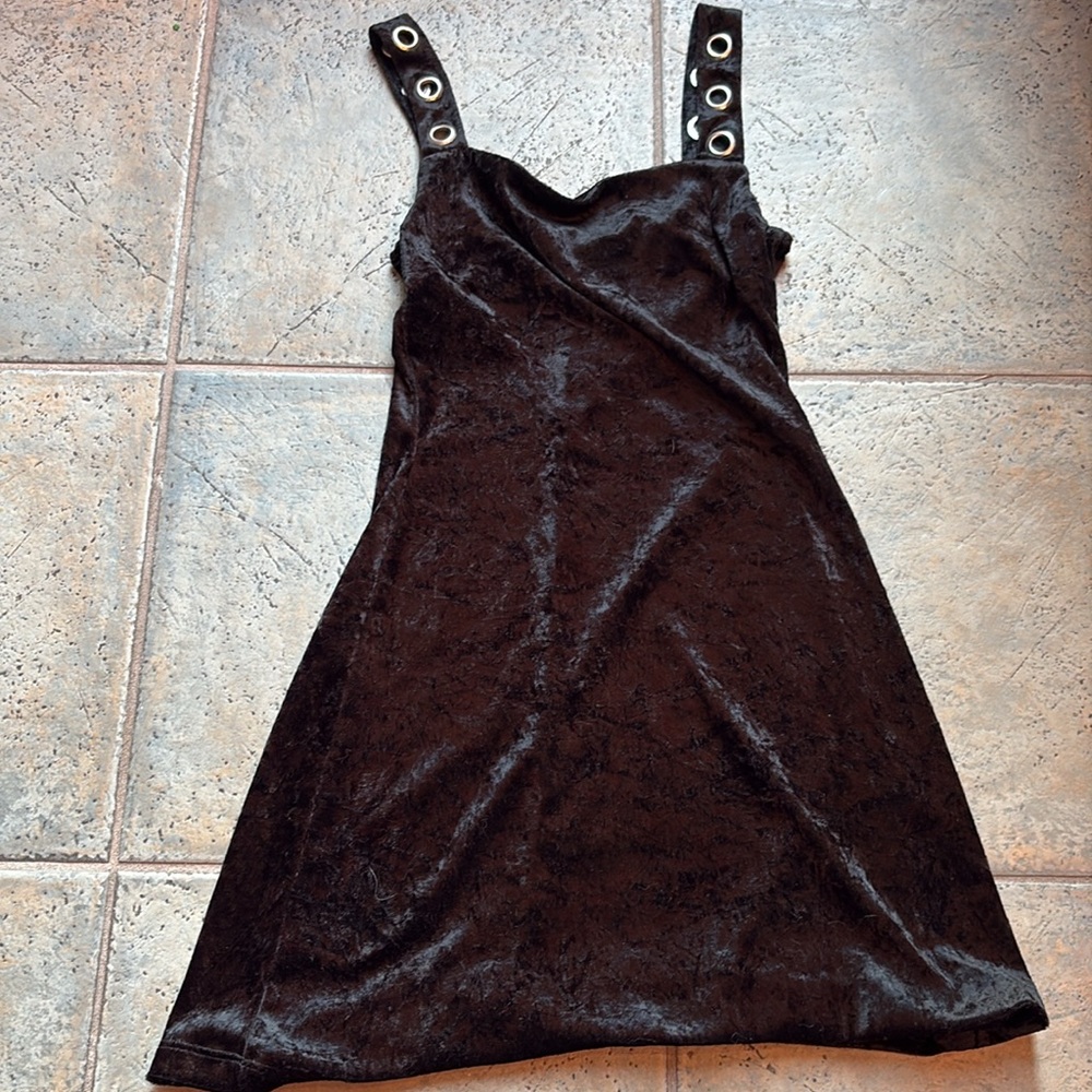 Sexy vintage  Y2K black velvet Dress with Grommet Straps. Rare
Body con